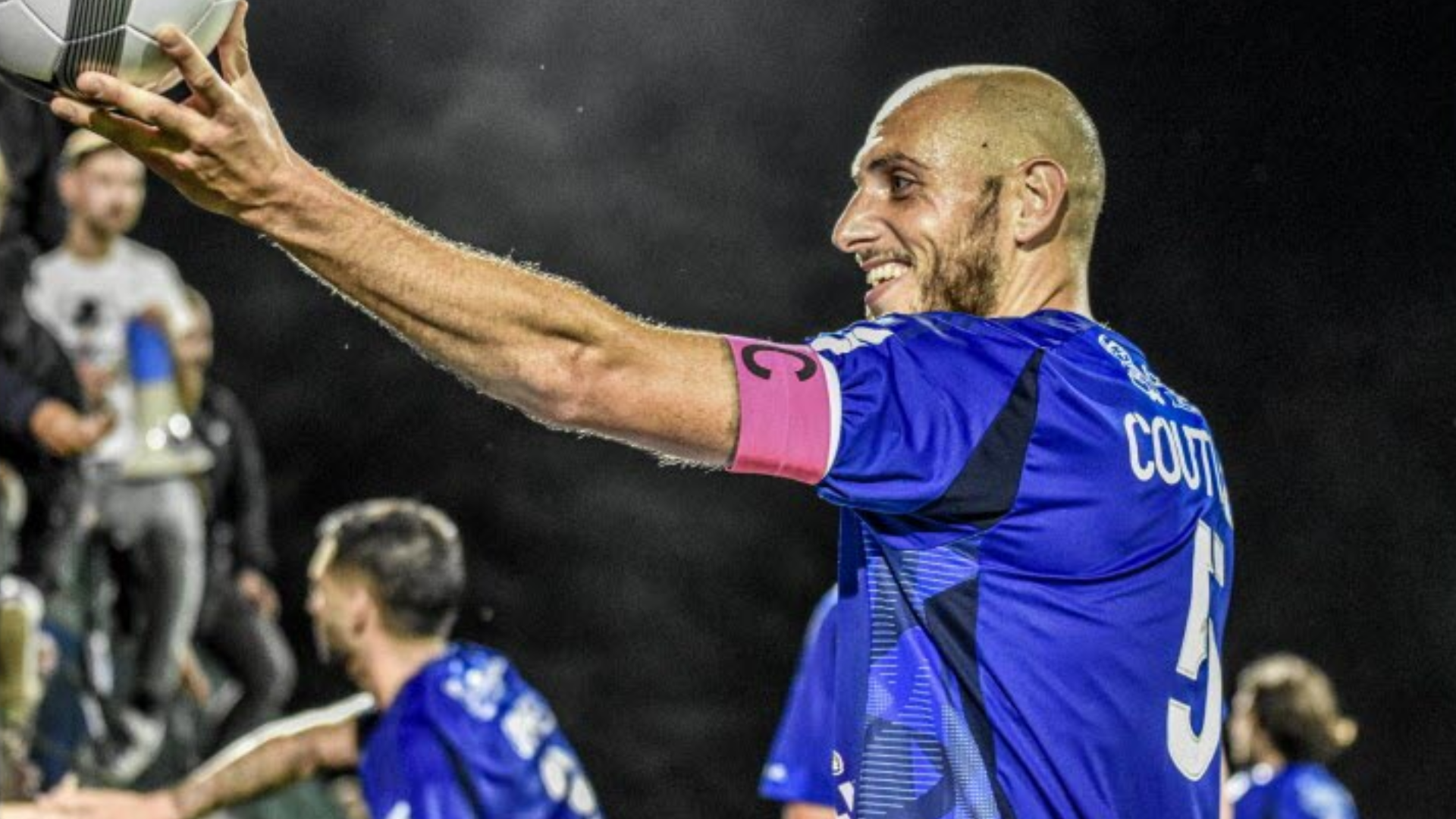 Lire la suite à propos de l’article Football – De la frustration à l’extase, le FC Villefranche renverse Aubagne sur le fil