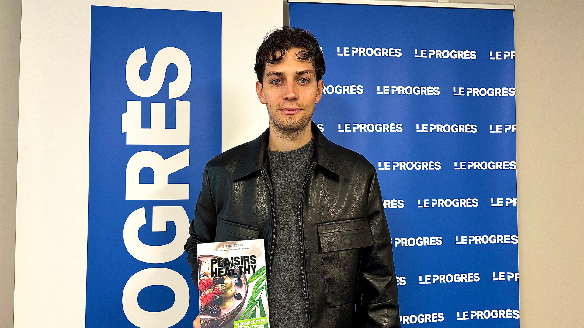 Lire la suite à propos de l’article « J’ai choisi de voir le bon » : D’une commotion cérébrale à l’écriture d’un livre sur la nutrition, Arthur Pontet raconte son parcours